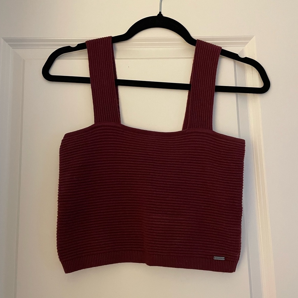 HOLLISTER SIZE M MAROON CROP TANKTOP